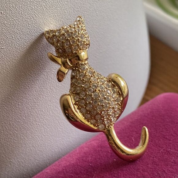 💛 Gold Plated Napier CZ Cat Brooch - Picture 1 of 7